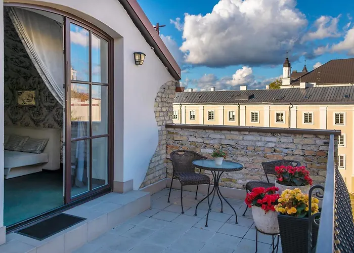 Moon Garden Old Town Hotel