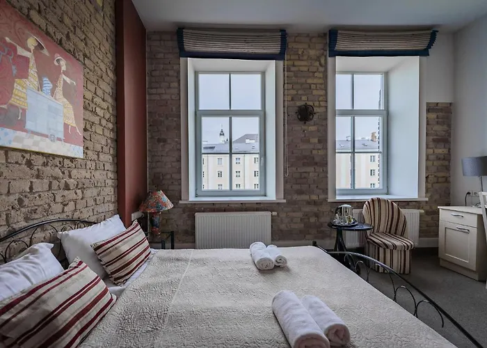 Moon Garden Old Town Hotel 4*