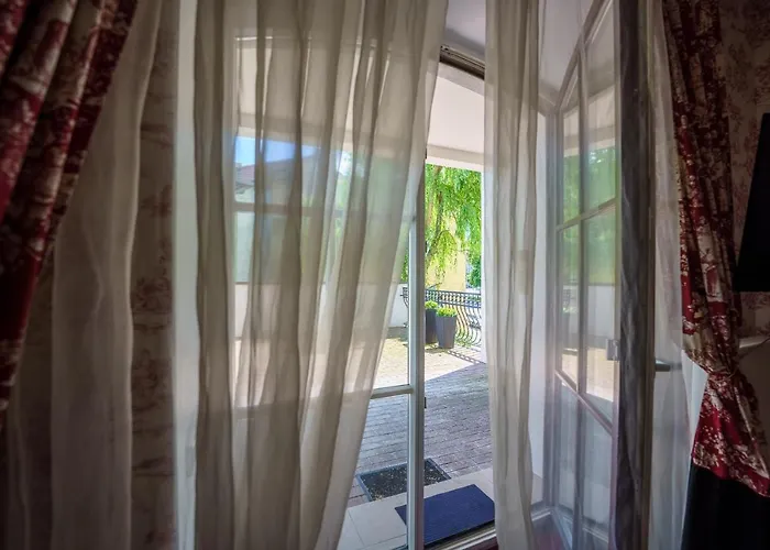 Hotel Moon Garden Old Town 4*