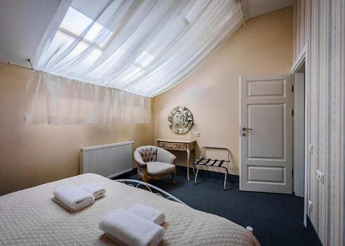 Moon Garden Old Town Hotel 4*