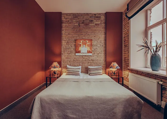 Moon Garden Old Town Hotel