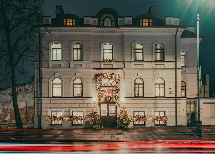 Moon Garden Old Town Hotel 4*